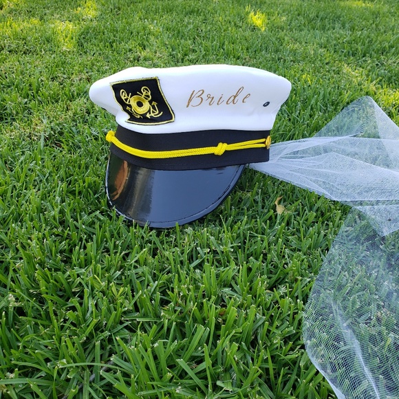 Bride Captain hat with veil - Picture 2 of 3